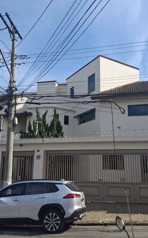 Casa à venda com 510m², 5 quartos e 6 vagas Casa à venda com 510m², 5 quartos e 6 vagasFachada
