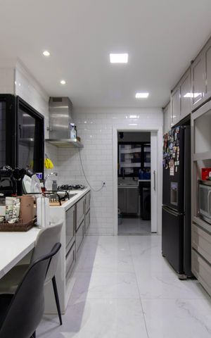 Apartamento à venda com 168m², 3 quartos e 3 vagas Apartamento à venda com 168m², 3 quartos e 3 vagasCozinha