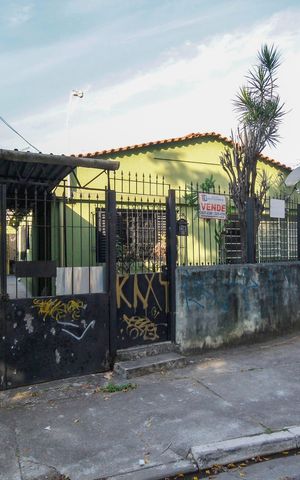 Casa à venda com 258m², 3 quartos e 3 vagasFachada