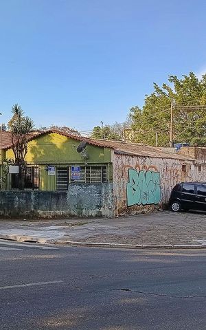 Casa à venda com 258m², 3 quartos e 3 vagasFachada