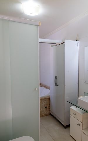 Casa à venda com 400m², 4 quartos e 4 vagas Casa à venda com 400m², 4 quartos e 4 vagasBanheiro da Suíte 1