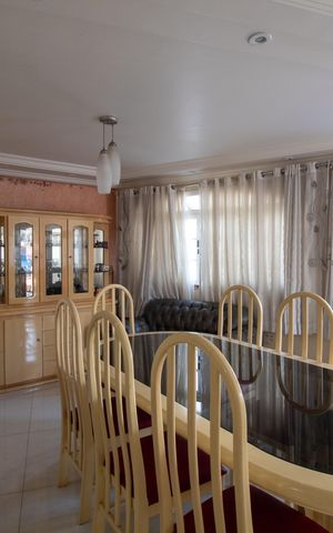 Casa à venda com 400m², 4 quartos e 4 vagas Casa à venda com 400m², 4 quartos e 4 vagasSala de Jantar