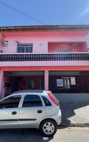 Casa à venda com 197m², 4 quartos e 2 vagas Casa à venda com 197m², 4 quartos e 2 vagasFachada + Placa
