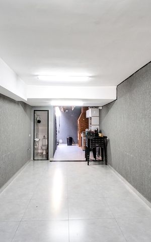 Casa à venda com 160m², 3 quartos e 4 vagas Casa à venda com 160m², 3 quartos e 4 vagasGaragem