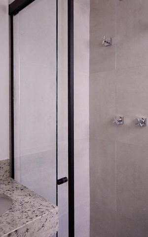Apartamento para alugar com 100m², 2 quartos e 1 vaga Apartamento para alugar com 100m², 2 quartos e 1 vagaBanheiro da Suíte