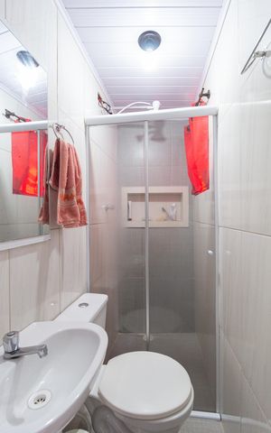 Casa à venda com 150m², 4 quartos e sem vaga Casa à venda com 150m², 4 quartos e sem vagaBanheiro