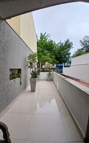 Casa à venda com 130m², 3 quartos e 3 vagas Casa à venda com 130m², 3 quartos e 3 vagasTerraço