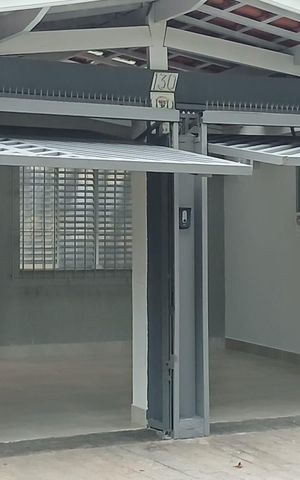 Casa à venda com 130m², 3 quartos e 3 vagas Casa à venda com 130m², 3 quartos e 3 vagasFachada