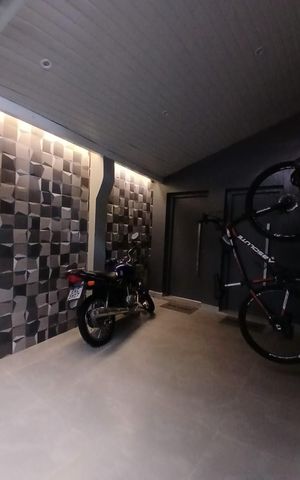 Casa à venda com 130m², 3 quartos e 3 vagas Casa à venda com 130m², 3 quartos e 3 vagasGaragem