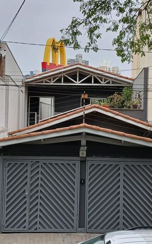 Casa à venda com 130m², 3 quartos e 3 vagas Casa à venda com 130m², 3 quartos e 3 vagasFachada