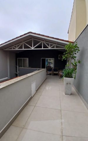 Casa à venda com 130m², 3 quartos e 3 vagas Casa à venda com 130m², 3 quartos e 3 vagasTerraço