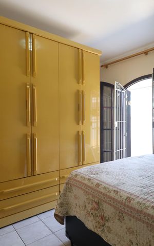 Casa à venda com 180m², 3 quartos e 2 vagasSuíte