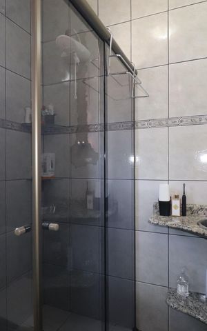 Casa à venda com 180m², 3 quartos e 2 vagasBanheiro 2