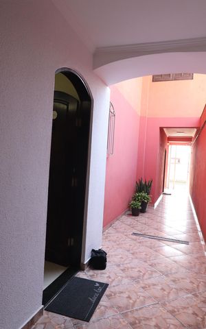 Casa à venda com 180m², 3 quartos e 2 vagasCorredor Lateral