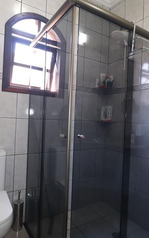 Casa à venda com 180m², 3 quartos e 2 vagasBanheiro 2
