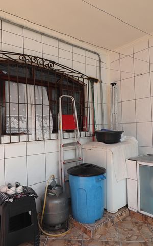 Casa à venda com 180m², 3 quartos e 2 vagasÁrea de Serviço