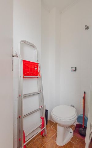 Apartamento para alugar com 97m², 3 quartos e 1 vagaÁrea de Serviço - Banheiro
