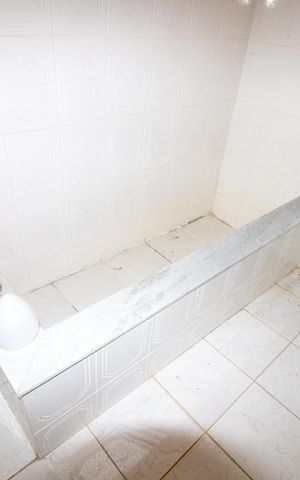 Casa de condomínio para alugar com 333m², 5 quartos e 2 vagas Casa de condomínio para alugar com 333m², 5 quartos e 2 vagasBanheiro da Suíte