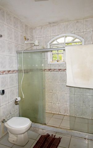 Casa de condomínio para alugar com 333m², 5 quartos e 2 vagas Casa de condomínio para alugar com 333m², 5 quartos e 2 vagasBanheiro 1