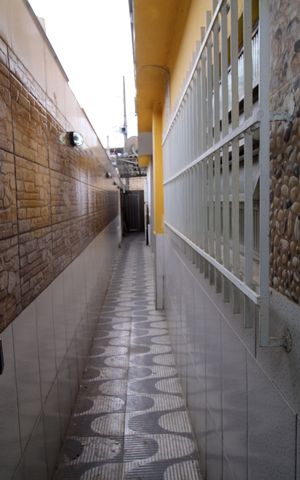 Casa à venda com 400m², 2 quartos e 2 vagasCorredor Lateral