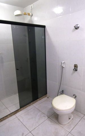 Casa à venda com 400m², 2 quartos e 2 vagasBanheiro Social