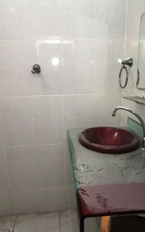 Casa à venda com 400m², 2 quartos e 2 vagasBanheiro da Suíte 1