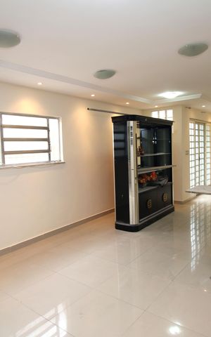 Casa à venda com 400m², 2 quartos e 2 vagasSala