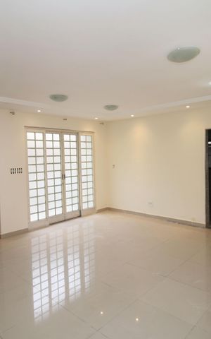 Casa à venda com 400m², 2 quartos e 2 vagasSala