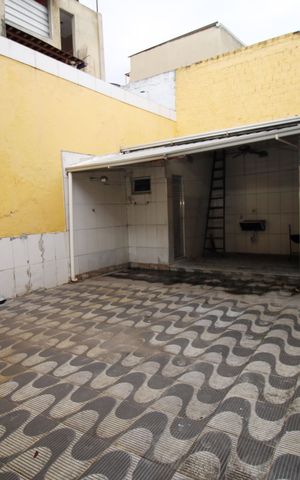 Casa à venda com 400m², 2 quartos e 2 vagasQuintal