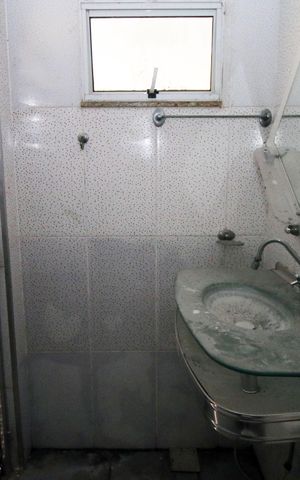 Casa à venda com 400m², 2 quartos e 2 vagasBanheiro de serviço