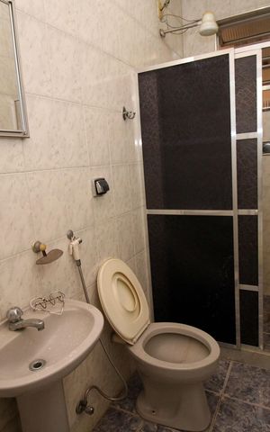 Casa à venda com 400m², 2 quartos e 2 vagasBanheiro da Suíte 2