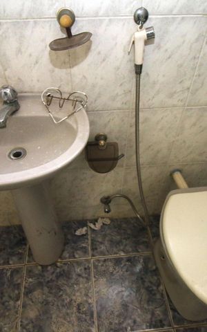 Casa à venda com 400m², 2 quartos e 2 vagasBanheiro da Suíte 2