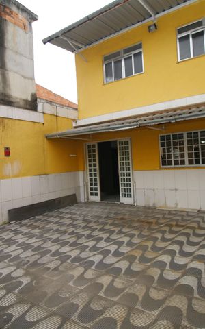 Casa à venda com 400m², 2 quartos e 2 vagasQuintal