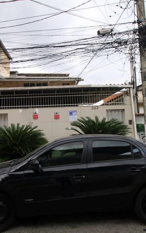 Casa à venda com 400m², 2 quartos e 2 vagasFachada da casa