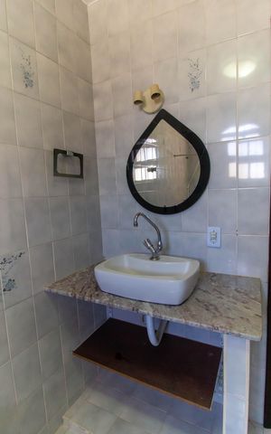 Casa à venda com 200m², 4 quartos e 3 vagas Casa à venda com 200m², 4 quartos e 3 vagasBanheiro 2