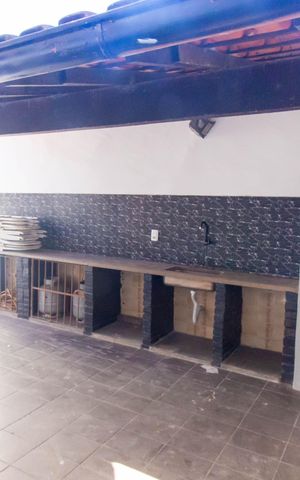 Casa à venda com 200m², 4 quartos e 3 vagas Casa à venda com 200m², 4 quartos e 3 vagasÁrea comum