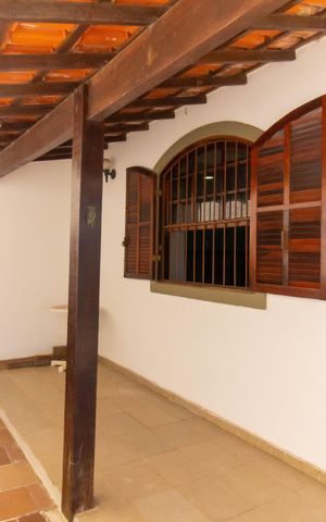Casa à venda com 200m², 4 quartos e 3 vagas Casa à venda com 200m², 4 quartos e 3 vagasÁrea comum