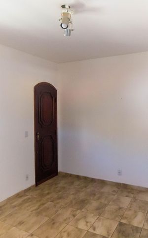 Casa à venda com 200m², 4 quartos e 3 vagas Casa à venda com 200m², 4 quartos e 3 vagasQuarto 2