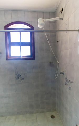 Casa à venda com 200m², 4 quartos e 3 vagas Casa à venda com 200m², 4 quartos e 3 vagasBanheiro 2