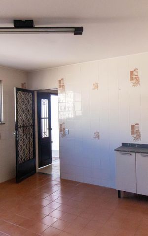 Casa à venda com 200m², 4 quartos e 3 vagas Casa à venda com 200m², 4 quartos e 3 vagasCozinha