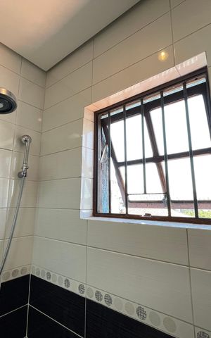 Casa à venda com 182m², 3 quartos e 3 vagas Casa à venda com 182m², 3 quartos e 3 vagasBanheiro da Suíte