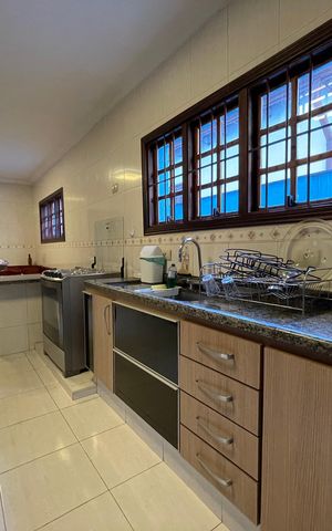 Casa à venda com 182m², 3 quartos e 3 vagas Casa à venda com 182m², 3 quartos e 3 vagasCozinha