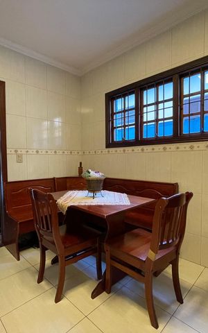Casa à venda com 182m², 3 quartos e 3 vagas Casa à venda com 182m², 3 quartos e 3 vagasCozinha