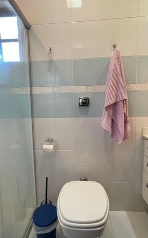 Casa à venda com 182m², 3 quartos e 3 vagas Casa à venda com 182m², 3 quartos e 3 vagasBanheiro Social
