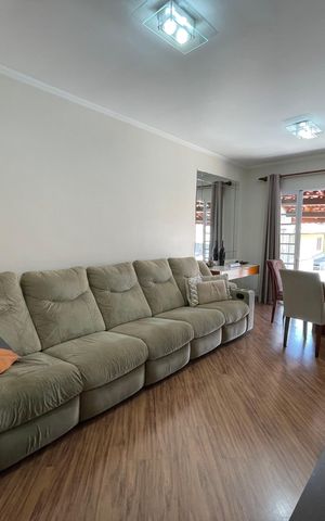 Casa à venda com 182m², 3 quartos e 3 vagas Casa à venda com 182m², 3 quartos e 3 vagasSala