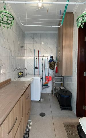 Casa à venda com 182m², 3 quartos e 3 vagas Casa à venda com 182m², 3 quartos e 3 vagasÁrea de Serviço