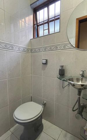 Casa à venda com 182m², 3 quartos e 3 vagas Casa à venda com 182m², 3 quartos e 3 vagasLavabo