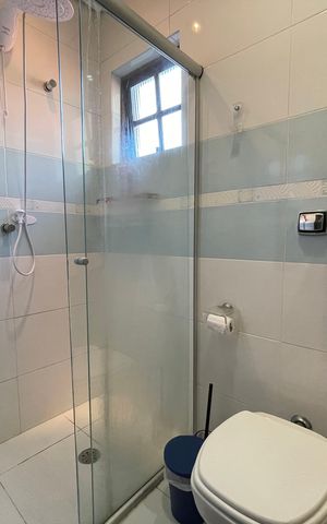 Casa à venda com 182m², 3 quartos e 3 vagas Casa à venda com 182m², 3 quartos e 3 vagasBanheiro Social