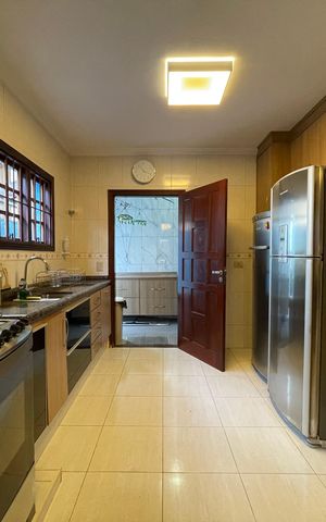 Casa à venda com 182m², 3 quartos e 3 vagas Casa à venda com 182m², 3 quartos e 3 vagasCozinha