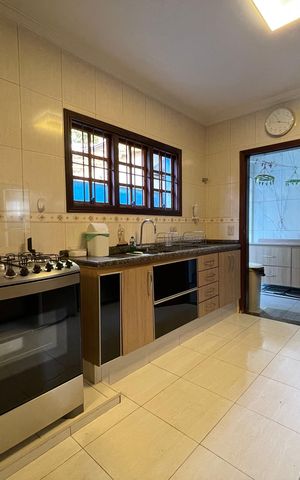 Casa à venda com 182m², 3 quartos e 3 vagas Casa à venda com 182m², 3 quartos e 3 vagasCozinha